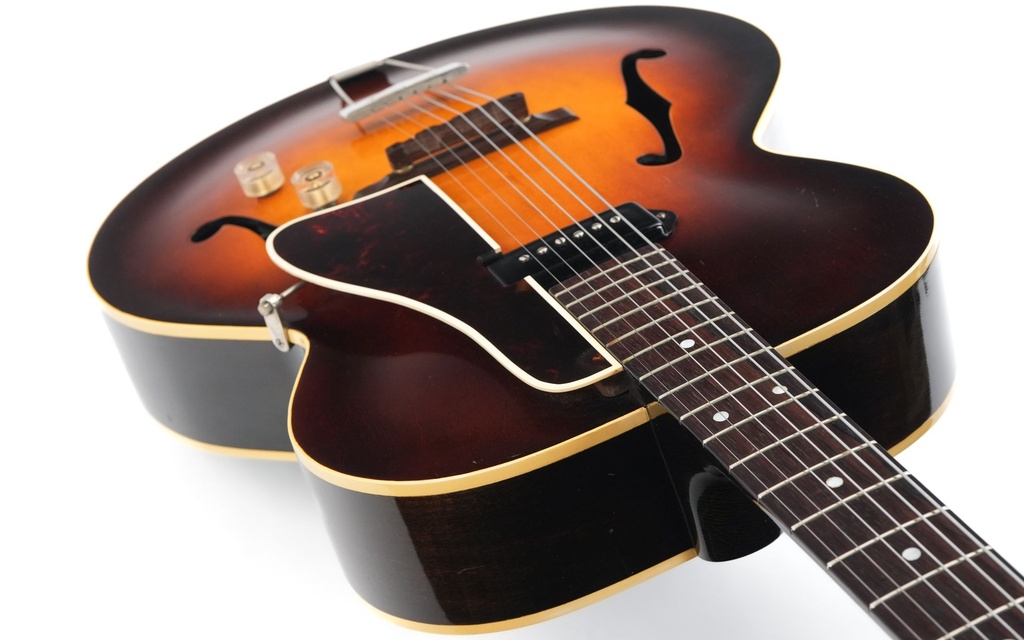 Gibson ES150 Sunburst 1946-8.jpg