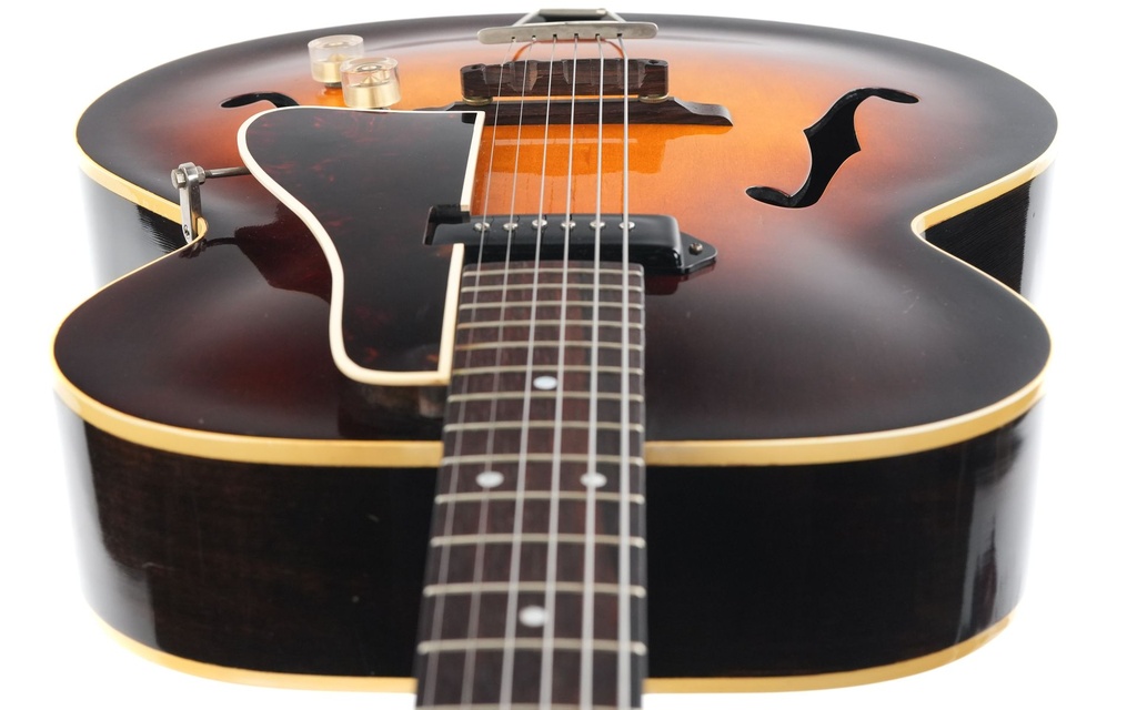 Gibson ES150 Sunburst 1946-11.jpg
