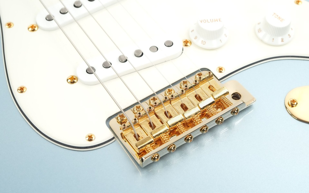 Fender Custom Shop '65 Stratocaster Ice Blue Metallic 2024-11.jpg