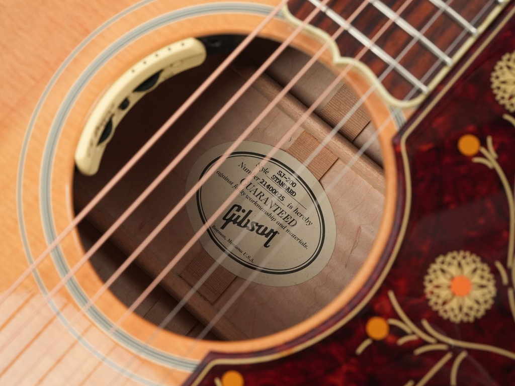 Gibson SJ200 Natural standard 2000-11.jpg