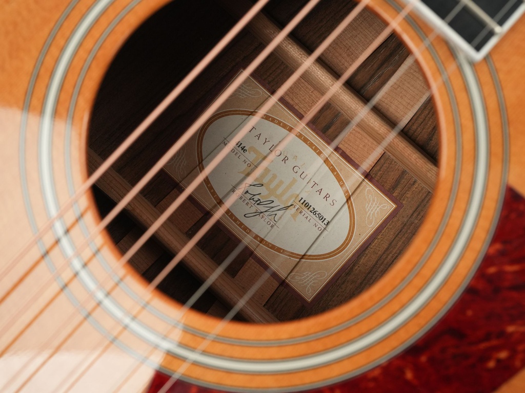 Taylor 414E Ovangkol Spruce 2015-11.jpg