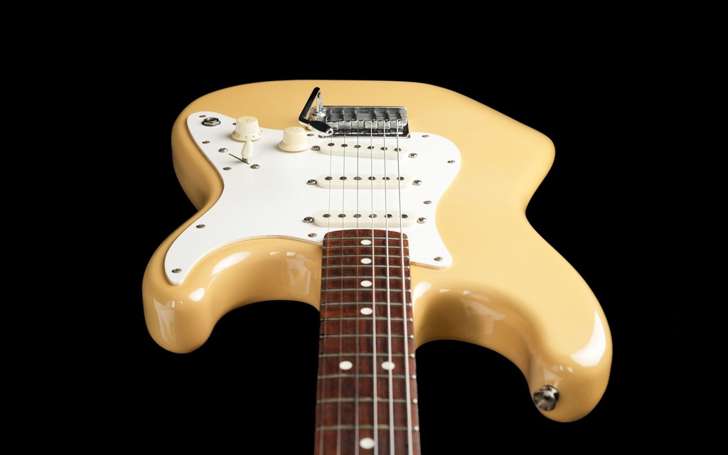 Fender Dan Smith Stratocaster Olympic white 1983-12.jpg