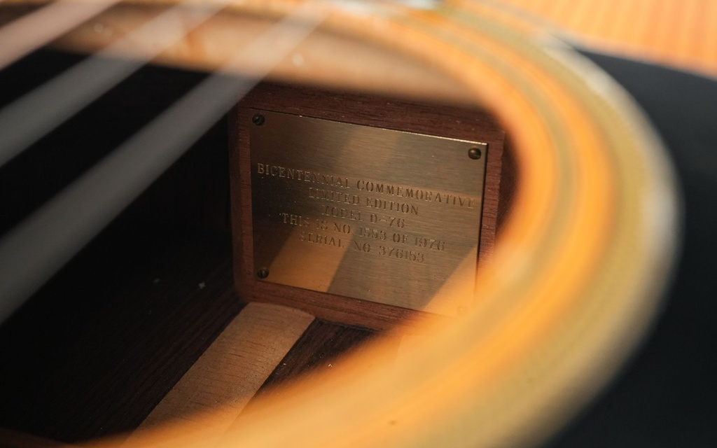 Martin D76 1976-11.jpg