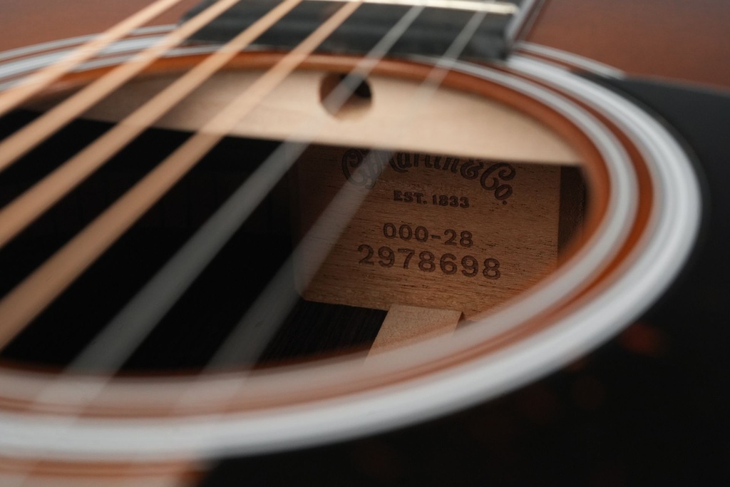Martin 00028 Standard Refresh Ambertone-11.jpg