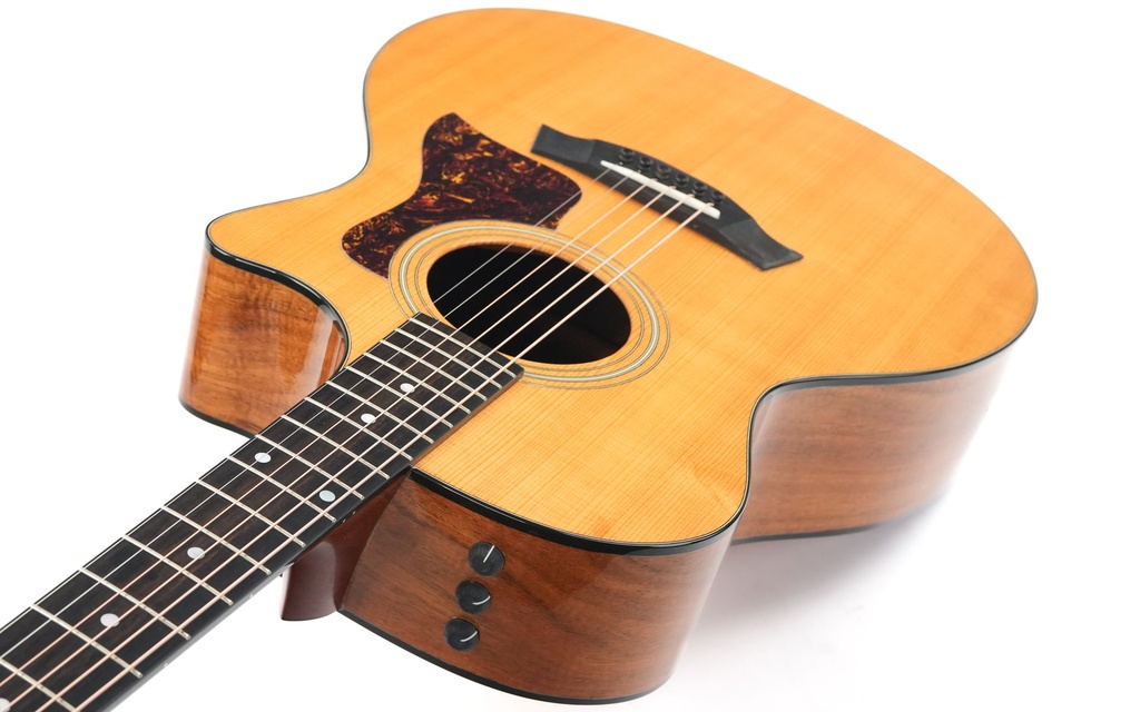 Taylor 314CE Koa LTD ES2 2003-8.jpg