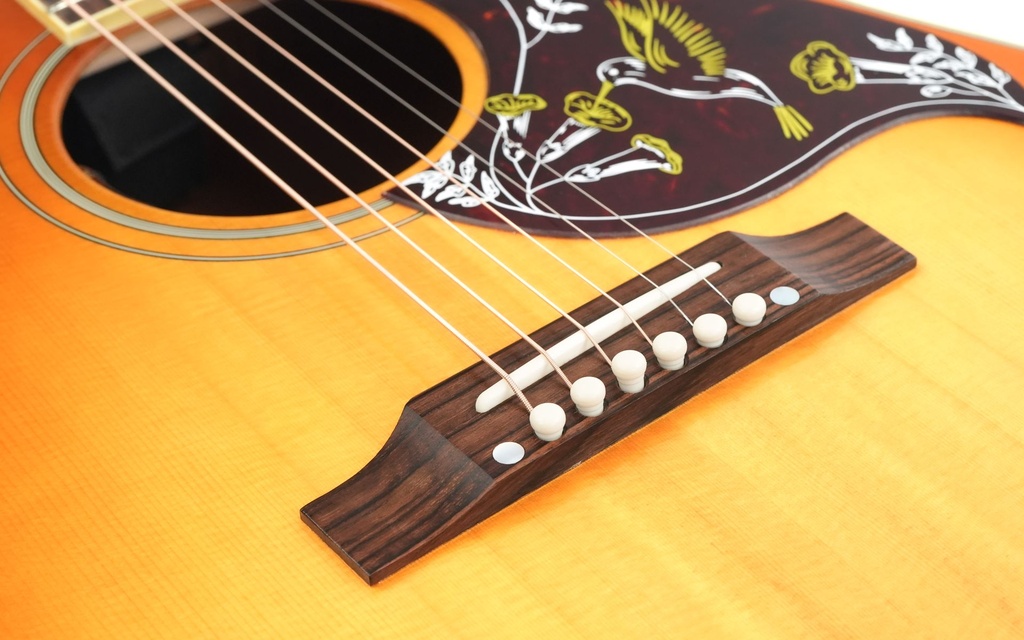 Gibson Hummingbird Standard Cherry Sunburst 2024-10.jpg