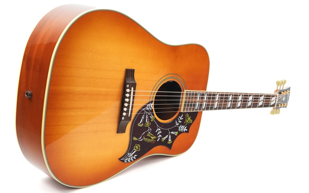 Gibson Hummingbird Standard Cherry Sunburst 2024-11.jpg