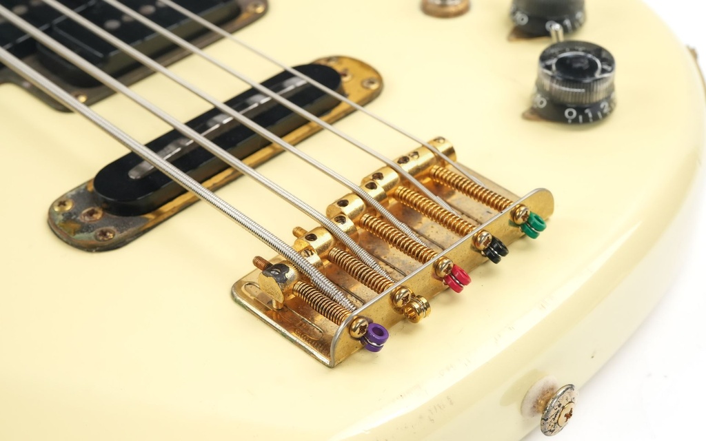 Yamaha BB5000 5-string Cream White 1987-10.jpg