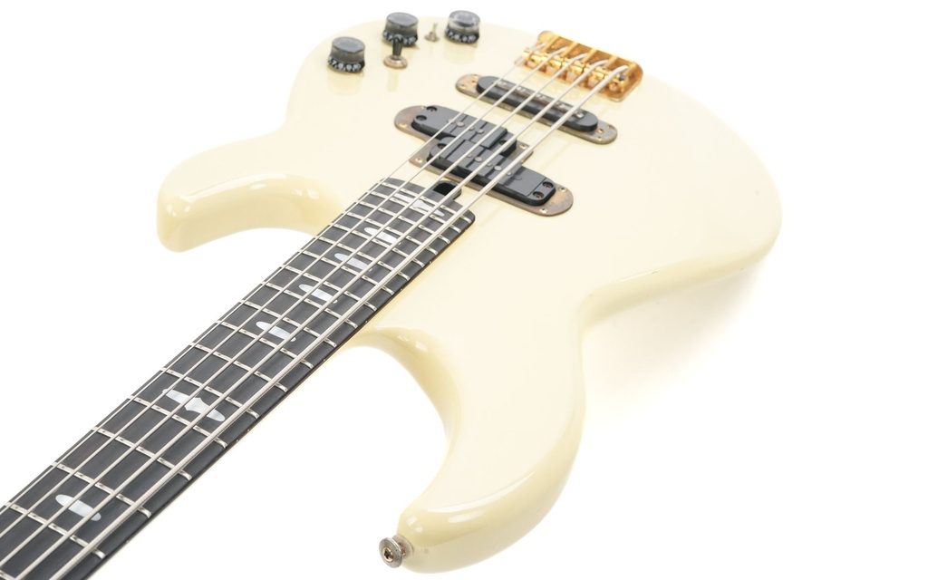 Yamaha BB5000 5-string Cream White 1987-8.jpg