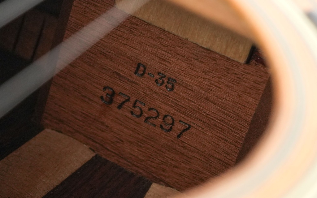 Martin D35 Rosewood Spruce 1976-12.jpg