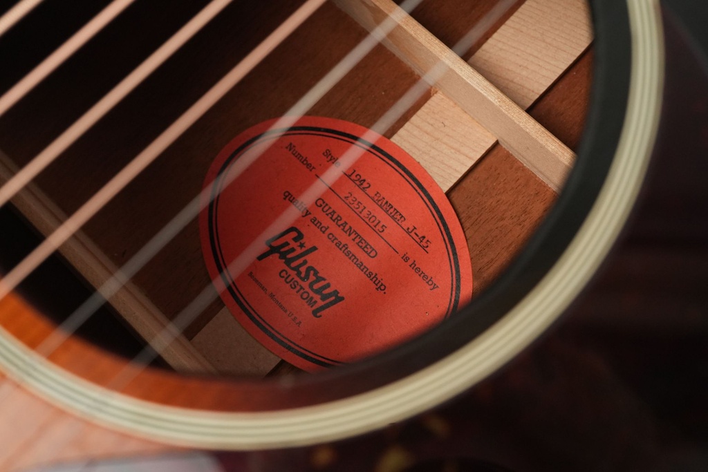 Gibson 1942 Banner J45 Vintage Sunburst 2023-12.jpg