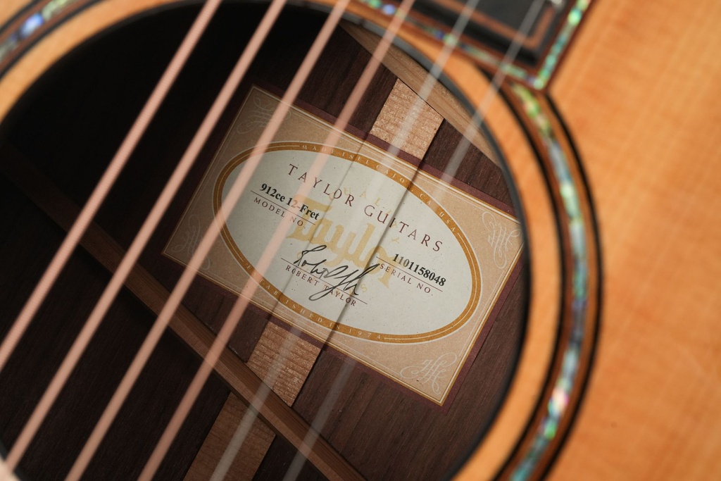 Taylor 912ce 12-fret Spruce Rosewood 2011-11.jpg