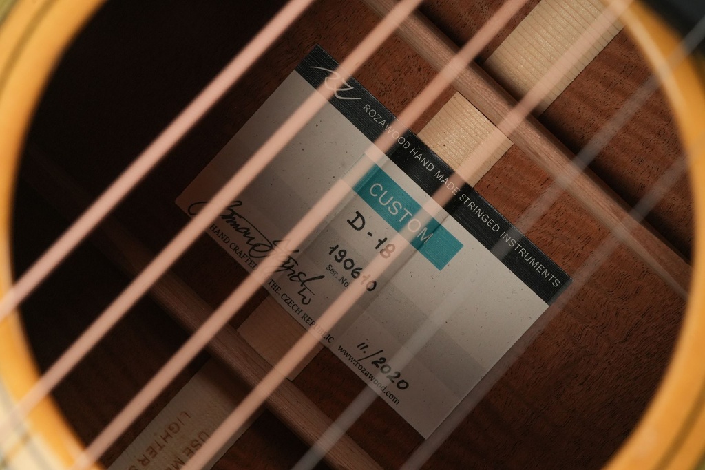 Rozawood Custom Figured Mahogany Dreadnought 2019-11.jpg