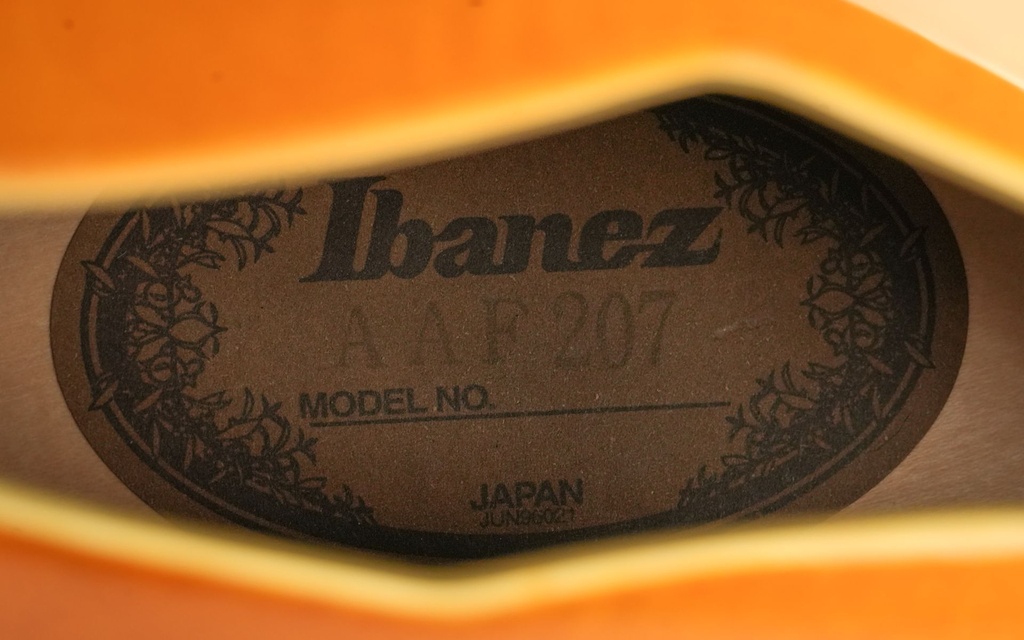 Ibanez AF207 sunburst 1996-12.jpg
