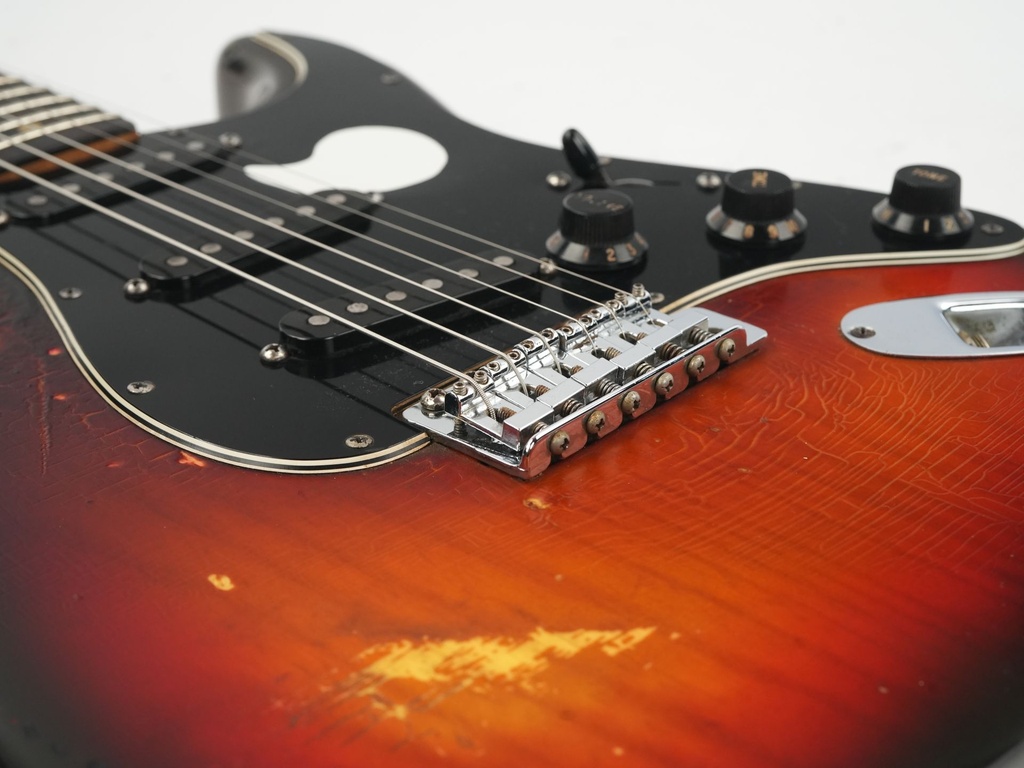 Fender Stratocaster Sunburst 1976-11.jpg