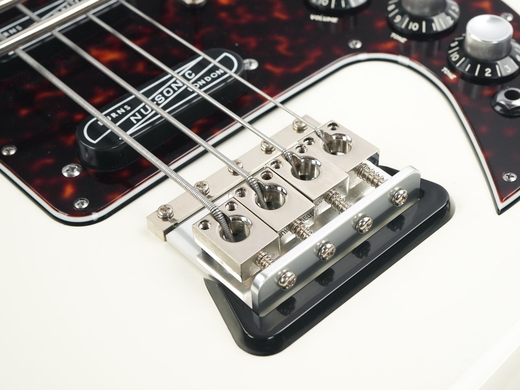 Burns 1964 The Shadows Bass 'The Legend' White 2011-10.jpg