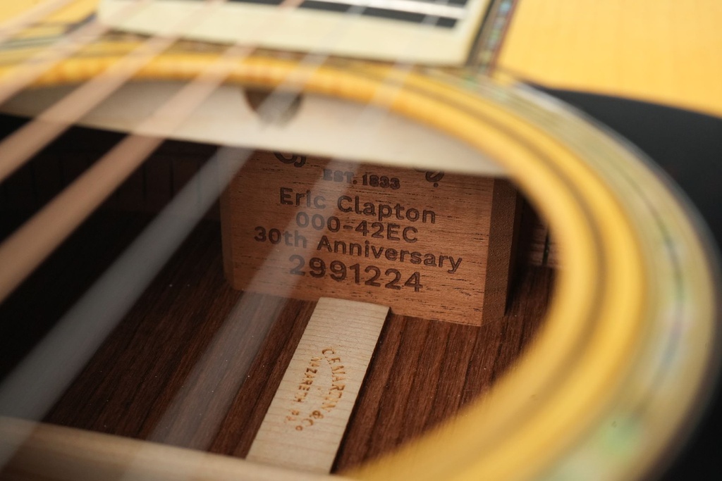 Martin 000-42EC 30th Anniversary-12.jpg