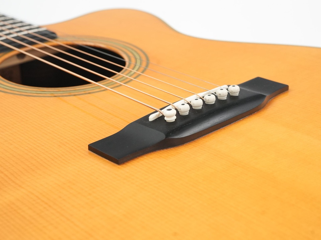 Martin OMC28 Laurence Juber 2004-10.jpg