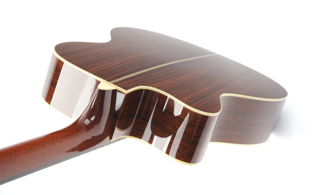 Martin OMC28 Laurence Juber 2004-9.jpg