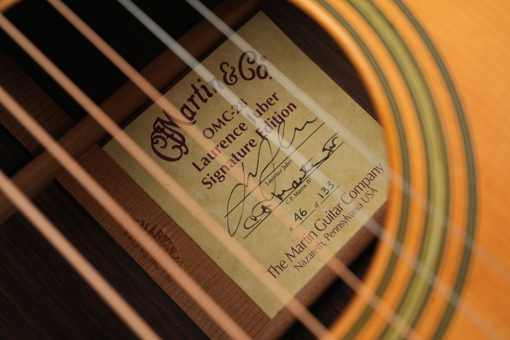 Martin OMC28 Laurence Juber 2004-11.jpg
