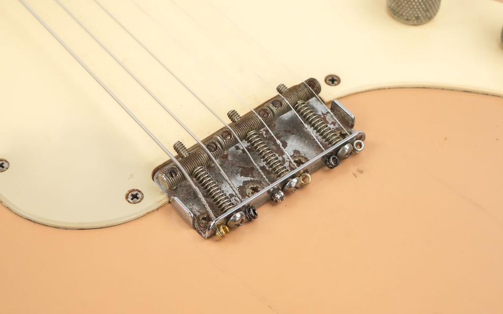 Fender Musicmaster Desert Sand 1960-10.jpg