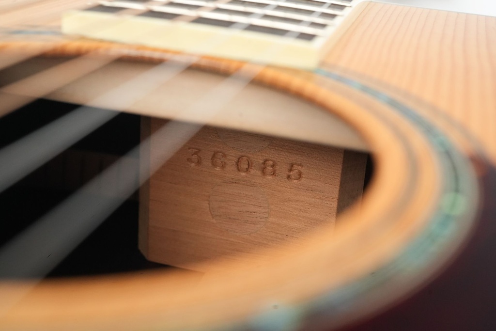 Collings OM3A Bois de Rose Adirondack 25th TFOA #36085-13.jpg