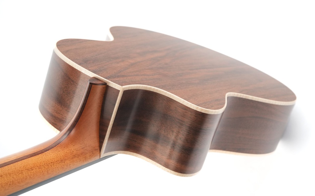 Lowden S23J Walnut Red Cedar-10.jpg