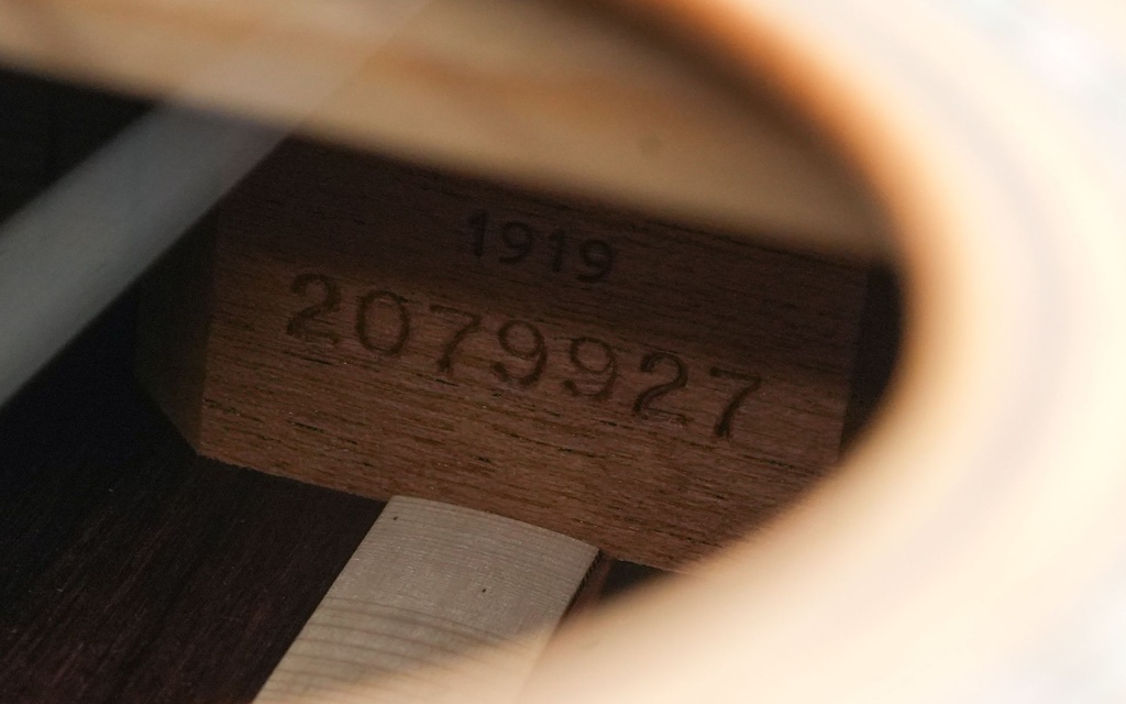 Martin 00030 Authentic 1919 Adirondack Mahogany 2017-11.jpg