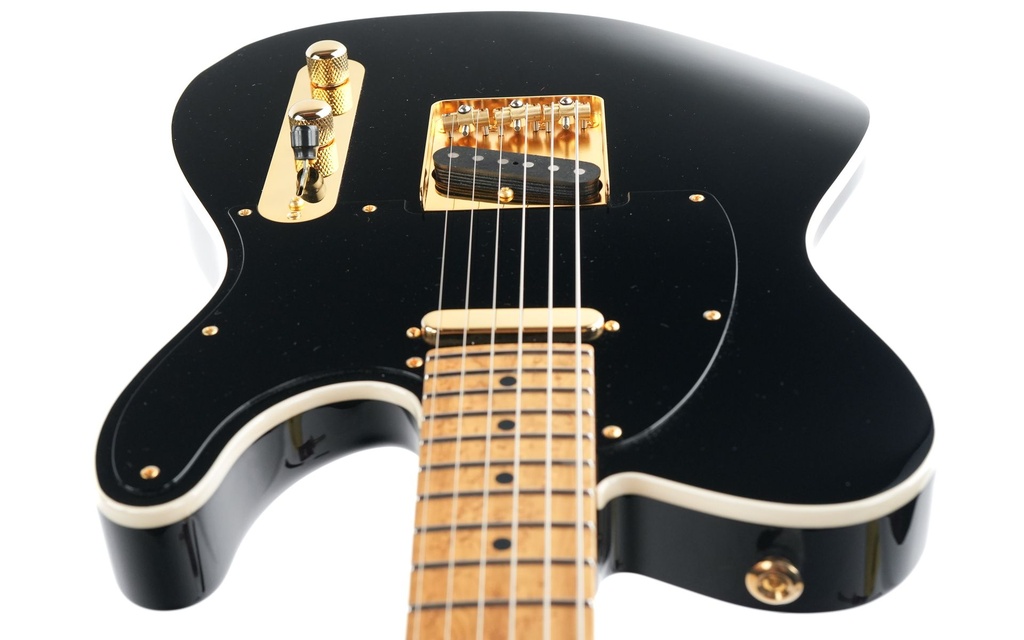 Suhr Mateus Asato Classic T MN BK 2021-12.jpg