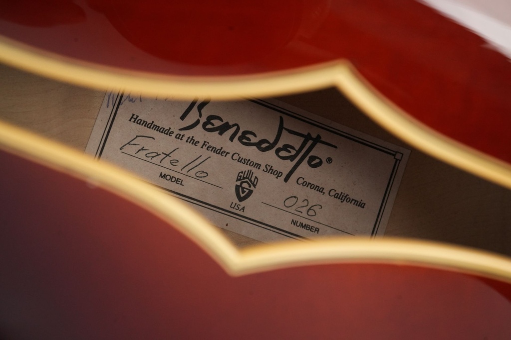 Benedetto Fratello Archtop 2002-11.jpg