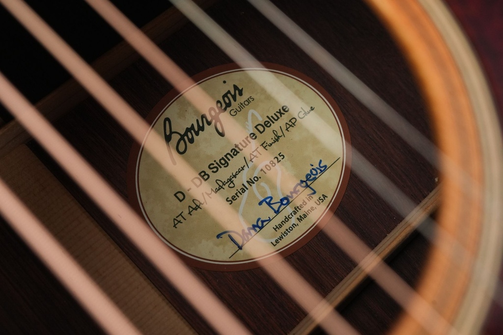 Bourgeois DB Signature Deluxe D Madagascar Rosewood Adirondack Spruce Sunburst 2025-11.jpg