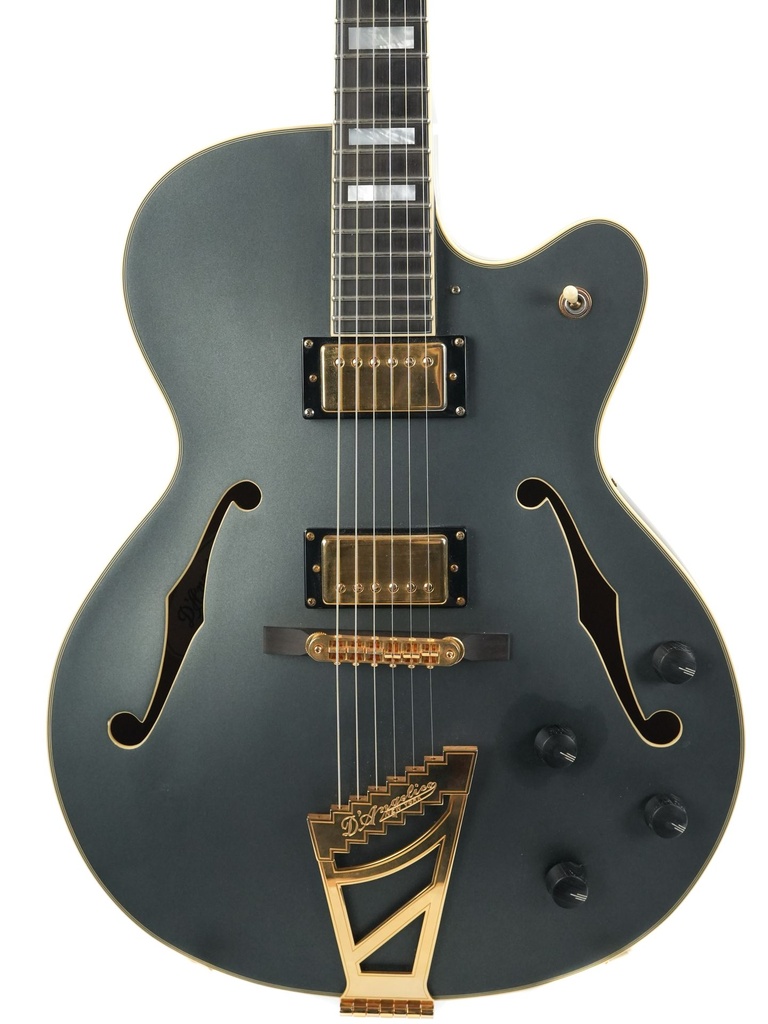 D'Angelico Deluxe DH Black 2017-3.jpg