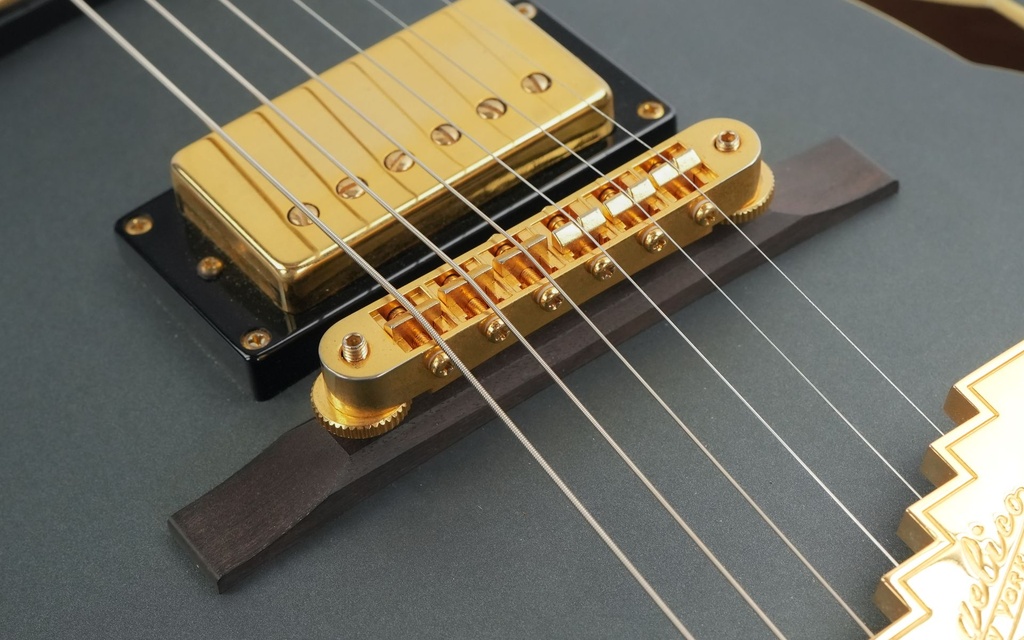 D'Angelico Deluxe DH Black 2017-10.jpg