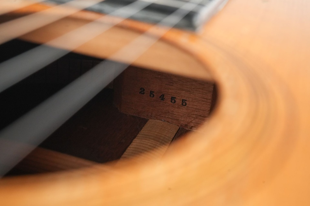 Martin 00018 Mahogany Spruce 1926-12.jpg