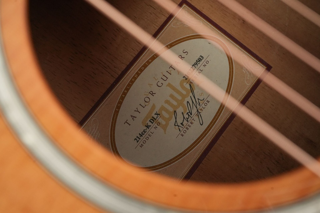 Taylor 214ce K DLX Koa Sitka Spruce 2019-12.jpg