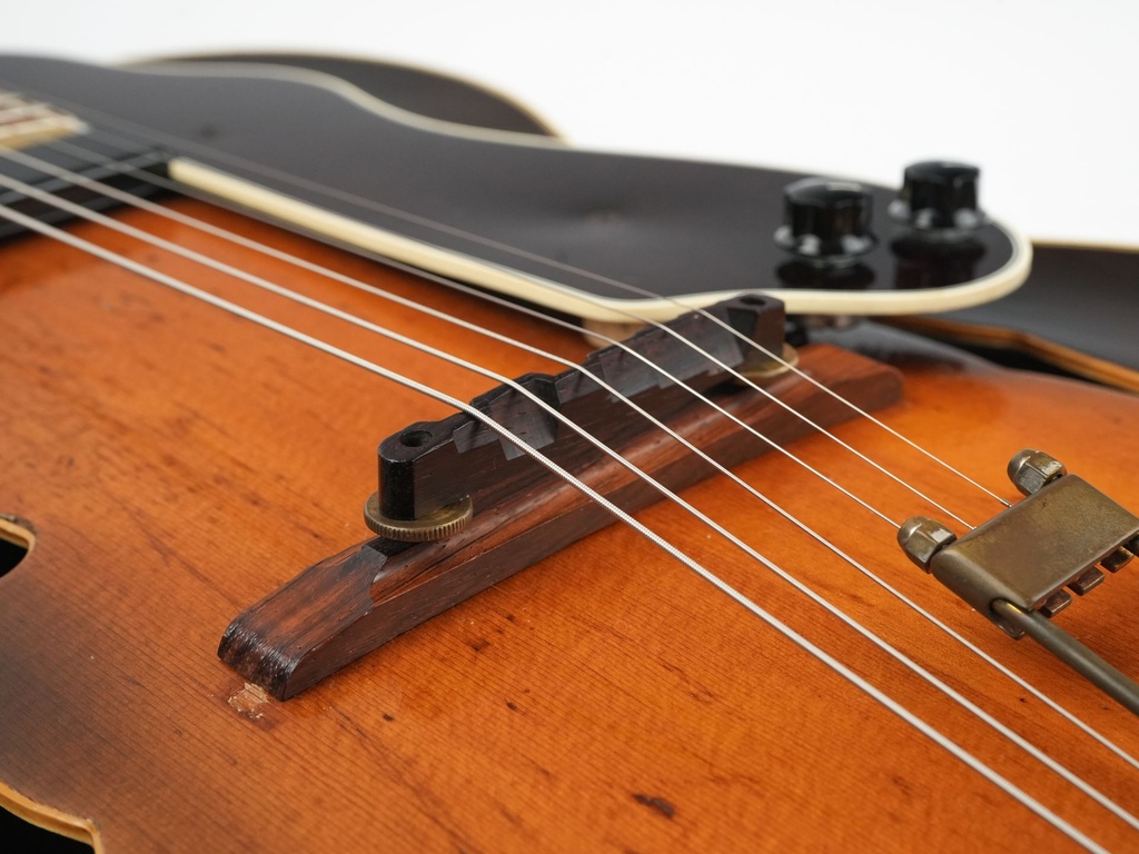 Epiphone Deluxe 1946-10.jpg