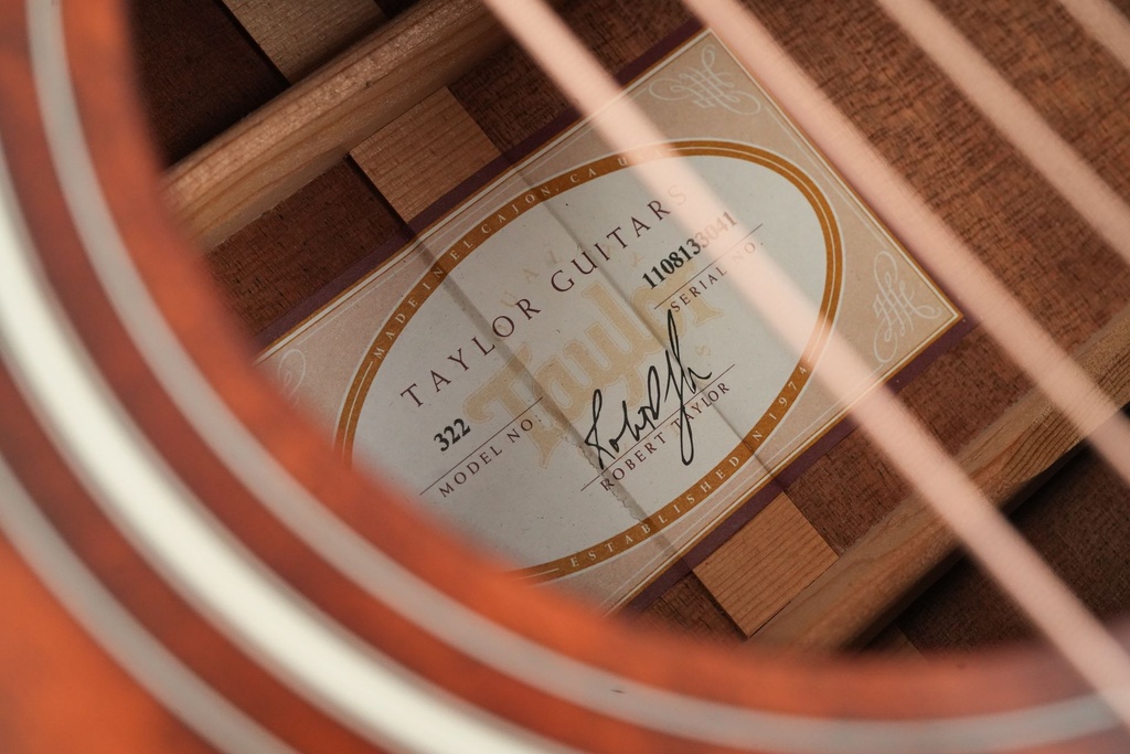 Taylor 322 Mahogany 2013-11.jpg
