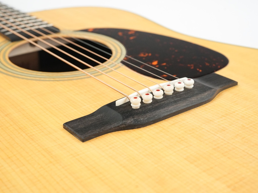 Martin D28 Standard Refresh Natural 2025-10.jpg