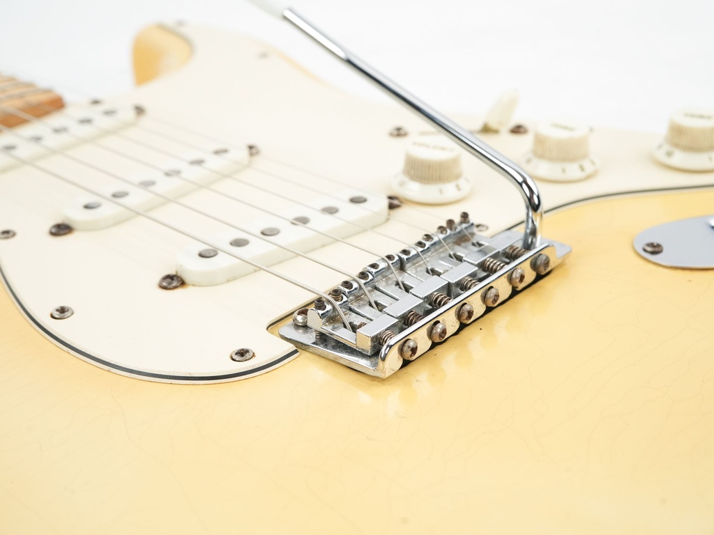 Fender Stratocaster MN Olympic White 1976-10.jpg