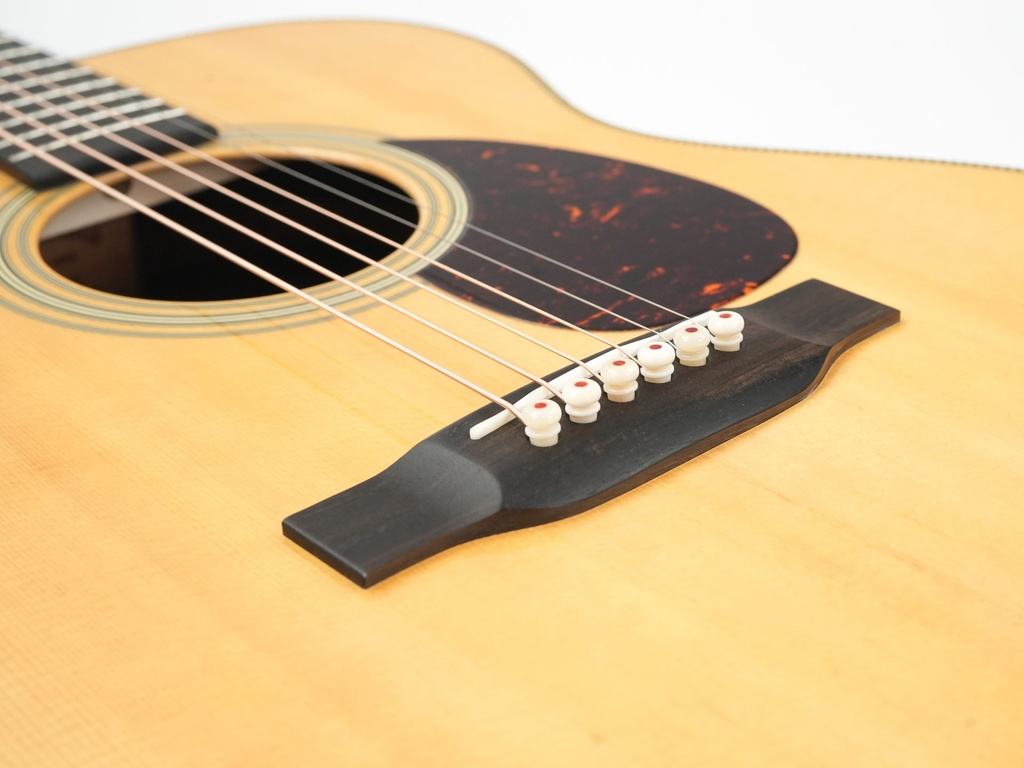 Martin OM28 Standard Refresh Natural 2025-10.jpg