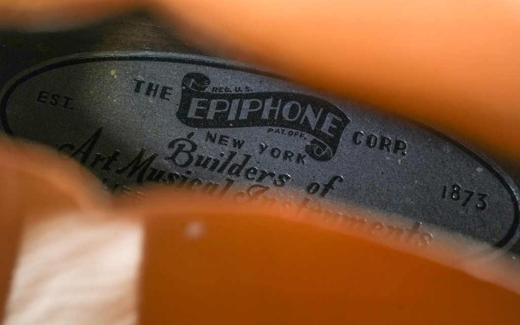 Epiphone Zenith 1934-11.jpg