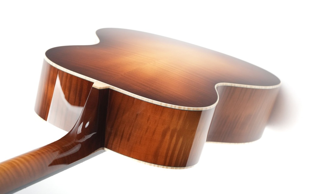 Rozawood Custom GA Flamed Maple Bearclaw Alpine Spruce-10.jpg