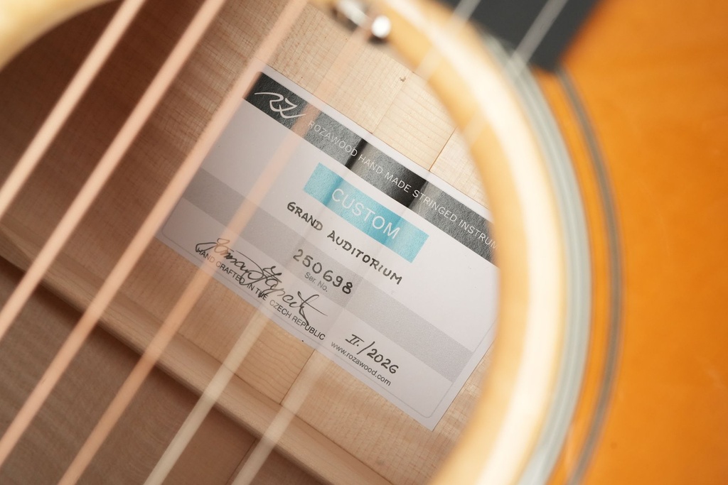 Rozawood Custom GA Flamed Maple Bearclaw Alpine Spruce-14.jpg