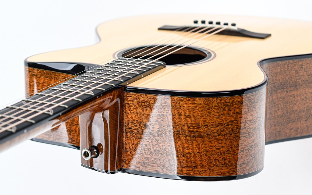 Isaac Jang OM Master Grade Italian Spruce Fiddleback Mahogany 2019-8.jpg