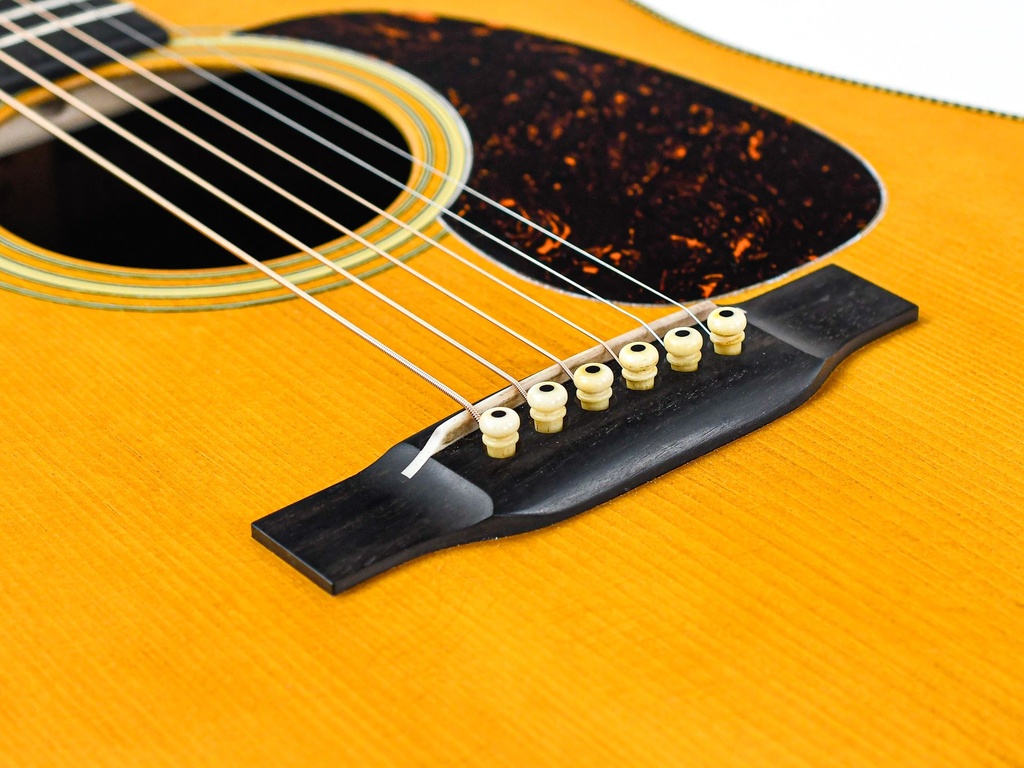 Martin Custom Shop D28 1937 Vintage Low Gloss Stage 1 Aging-10.jpg