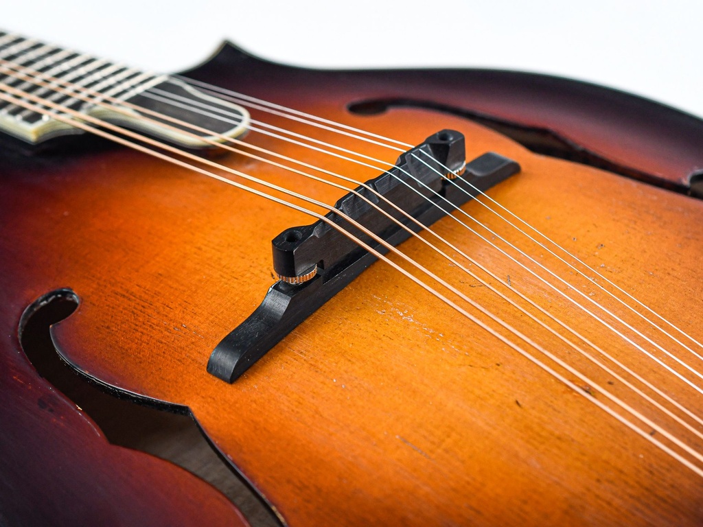 Eastman MD815_V-SB Sunburst-10.jpg